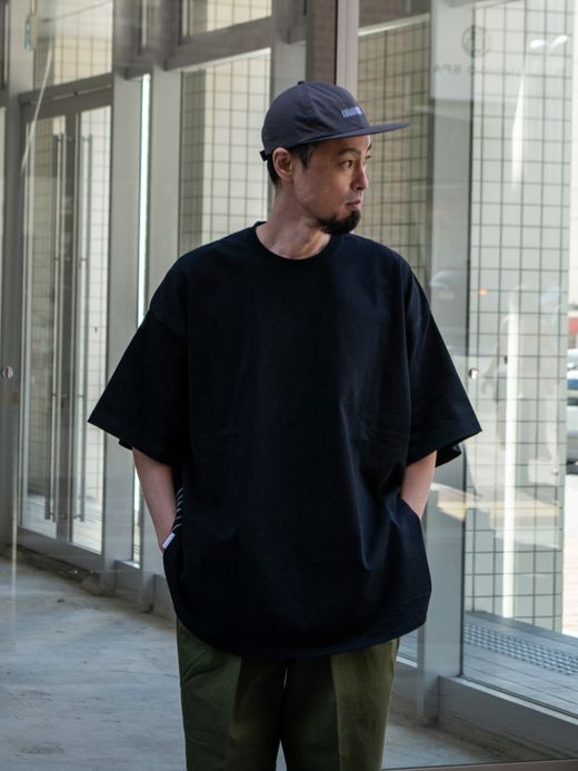 S.F.C SUPER BIG SIDE STRIPE TEE / Black white