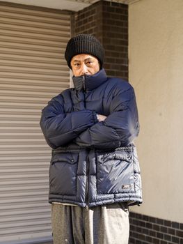 MOUNTAIN PACKABLE VOLUME DOWN JACKET / Dark navy