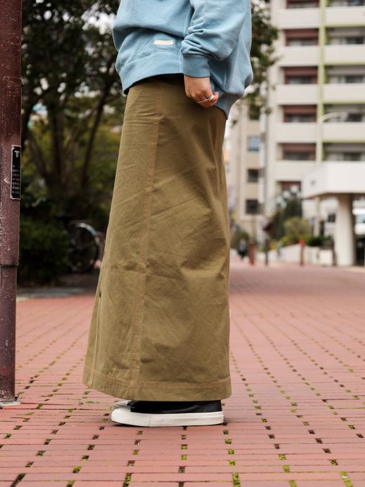 AMBERGLEAM CONCHO SLIT SKIRT / 2colors