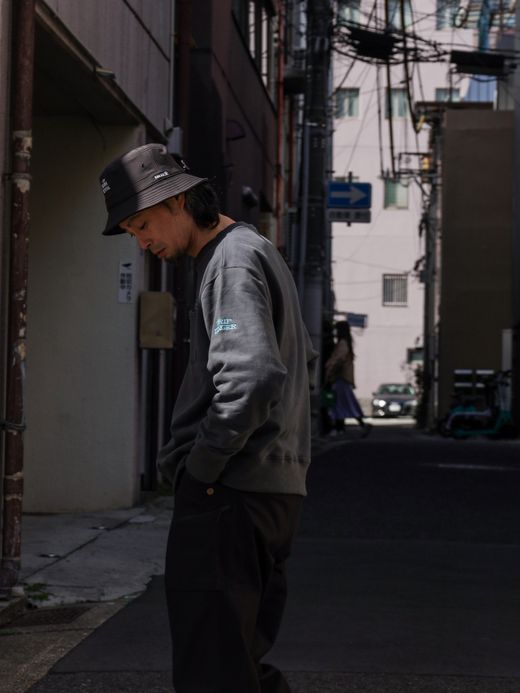 ROARK REVIVAL "EXPEDITIONS" POCKET CREW SWEAT / Charcoal